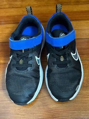Nike Downshifter Toddler Boy Size 11 Black and Blue Sneakers